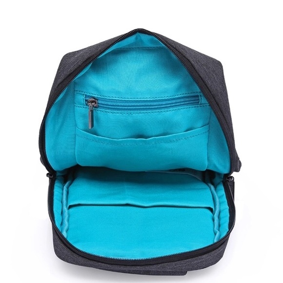 NWOT Gray lightweight unisex sling crossbody bag - Picture 3 of 6